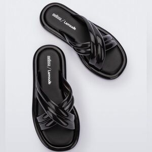 MELISSA + LARROUDÉ Cali Slide Sandal size 6 in Black